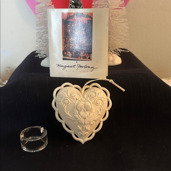 Margaret Furlong Vintage 1997 "From the Heart" Collection - includes stand - Picture 5 of 5